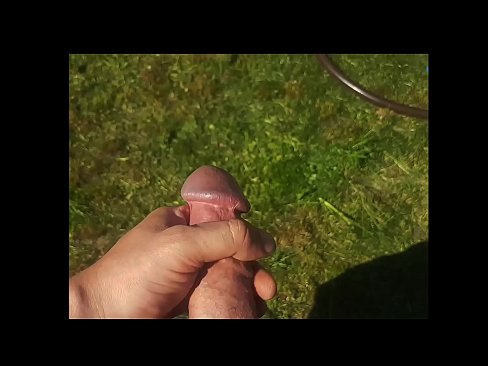 ❤️ Una guapa calenta es folla el seu cony rosa i es corre amb un esquitxat en un jardí d'estiu Porno al ca.assistdoctor23.ru ❌️❤
