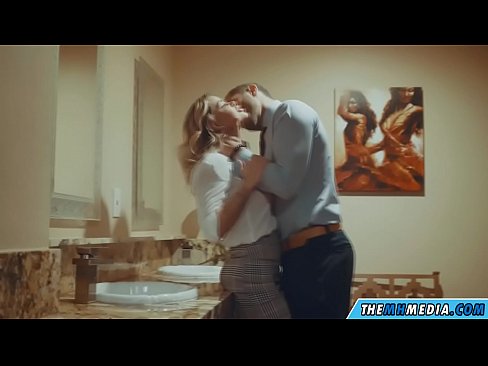 ❤️ Quan una rossa tetona et sedueix en un lavabo públic Porno al ca.assistdoctor23.ru ❌️❤